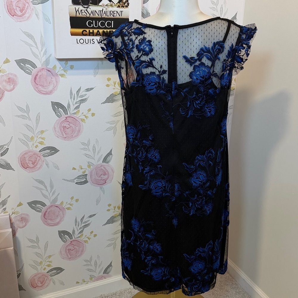 Beautiful Julia Jordan Lace Dress (Black/Blue Stitched Florals) - Picture 4 of 4